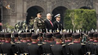 AMLO encabeza un desfile militar para conmemorar la Independencia de México