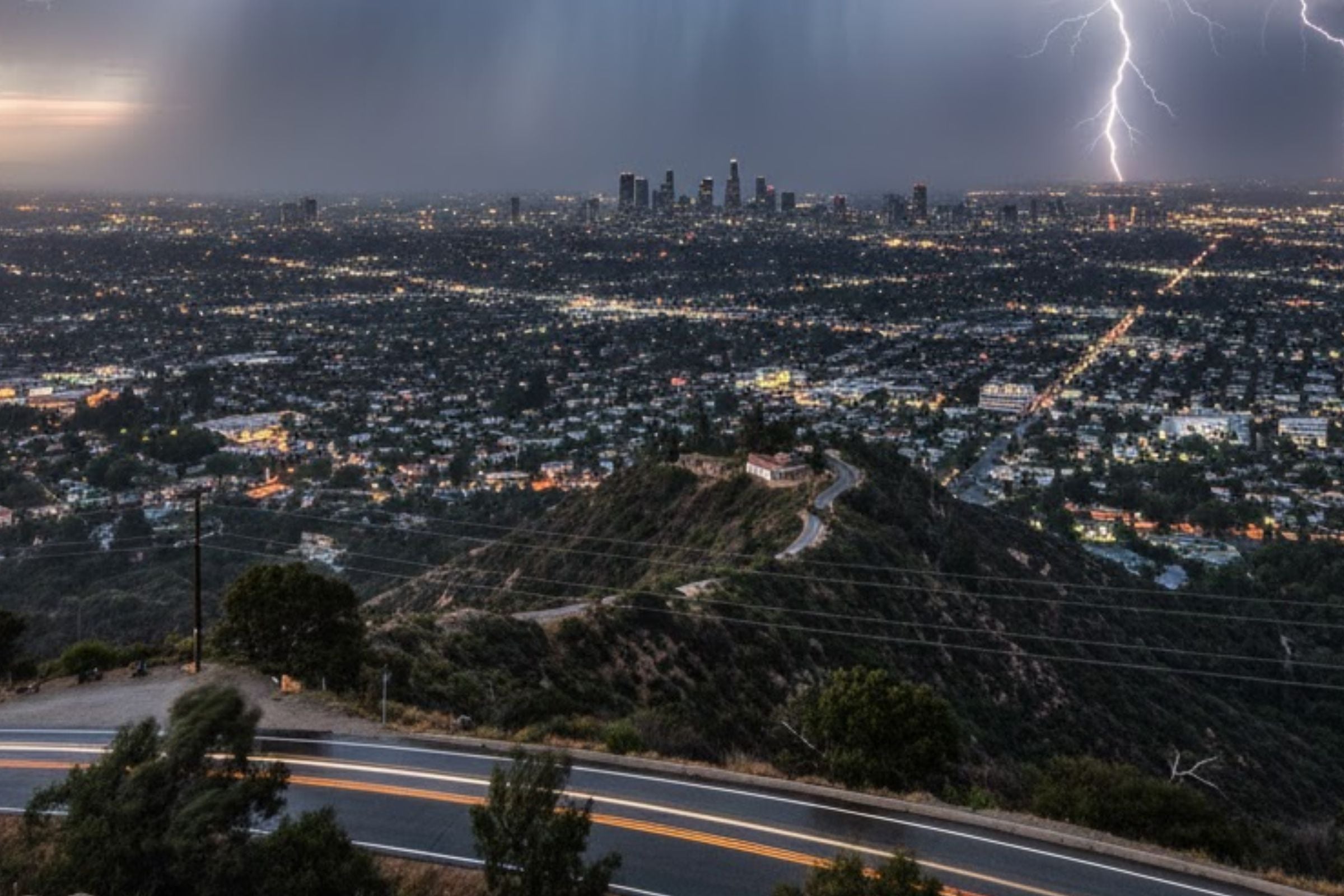 Los pronósticos indican severas condiciones climáticas en California durante Navidad. (Crédito: Imagen creada por El Comercio MAG usando la IA de 'Gemini')