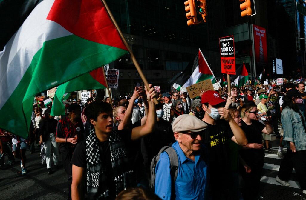 La gente participa en una marcha contra el primer ministro israelí, Benjamin Netanyahu, durante su discurso ante la Asamblea General de las Naciones Unidas en Nueva York el 26 de septiembre de 2025. Foto:
Kena Betancur / AFP
