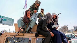 EE.UU. admite que los talibanes han capturado muchas de sus armas y equipos en Afganistán