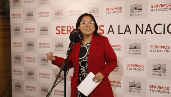La congresista Kelly Portalatino negó que su coordinador parlamentario busque militantes para Perú Libre en horario laboral, pese a las evidencias. | Foto: Hugo Pérez / GEC