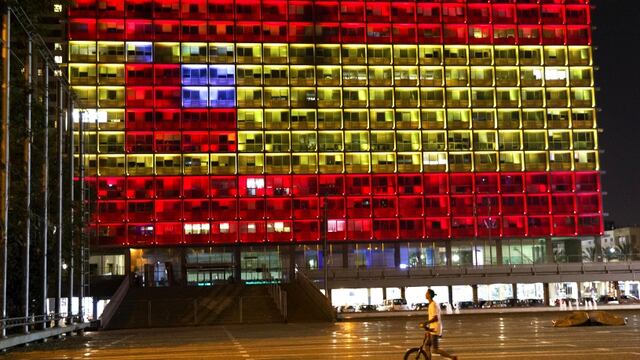 Edificios del mundo rinden homenaje a víctimas del terrorismo en Barcelona [FOTOS]