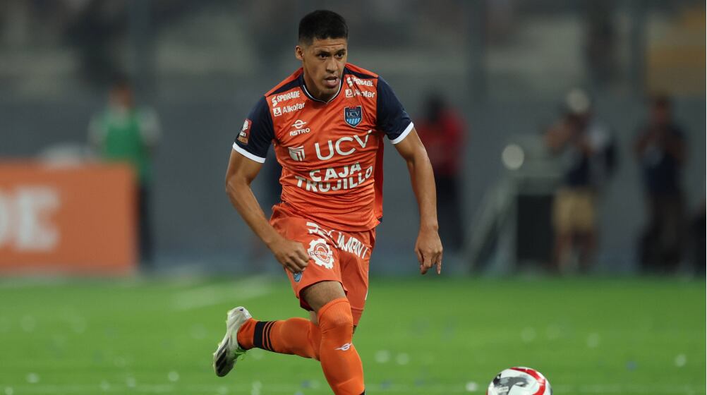 Alejandro Ramírez volvió a la UCV en 2021, pero hoy forma parte de Cienciano a préstamo tras no estar en los planes del 'Chicho' Salas, según revela por redes sociales. (Fuente: Facebook UCV)