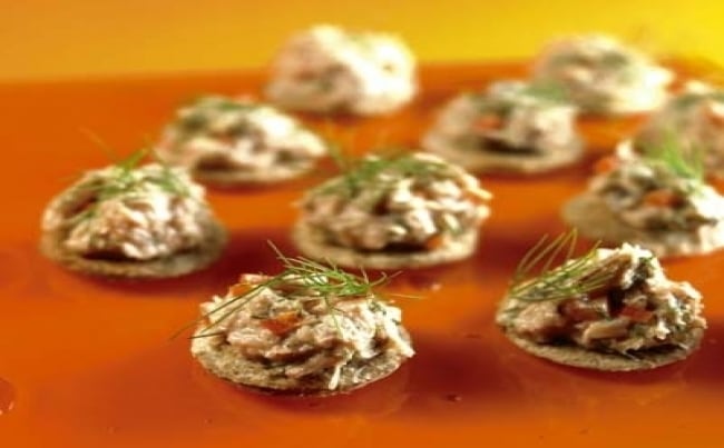 Coctel de cangrejo en tostadas
