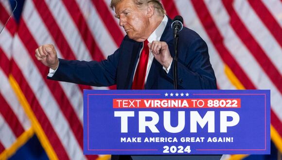 Donald Trump habla con sus seguidores durante un mitin de campaña del Súper Martes en Richmond, Virginia, el 2 de marzo de 2024. (EFE/EPA/JIM LO SCALZO).