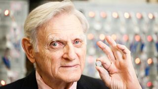 John Goodenough, premio Nobel de Química y creador de las baterías de litio, fallece a los 100 años