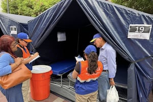 Instalan albergue en Plaza Italia para damnificados del incendio en Cercado de Lima