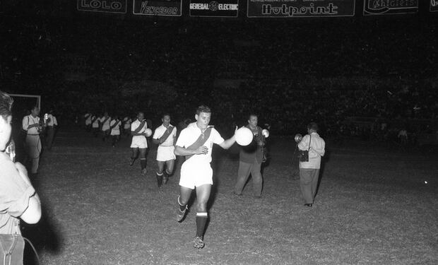 Lima, 27 de marzo de 1957. La noche en que Perú superó a Colombia en el Sudamericano disputado en Lima nuevamente. (Foto: Archivo Histórico de El Comercio)