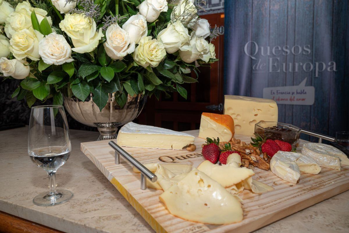 Los quesos y el pisco hacen una dupla perfecta para una tarde o noche de relajo en familia o con la pareja. (Foto: El Idioma del Amor)