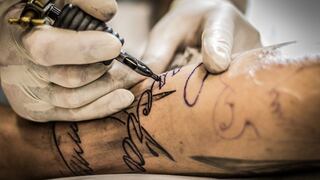 Realizarse tatuajes es uno de los mayores factores de riesgo de hepatitis C