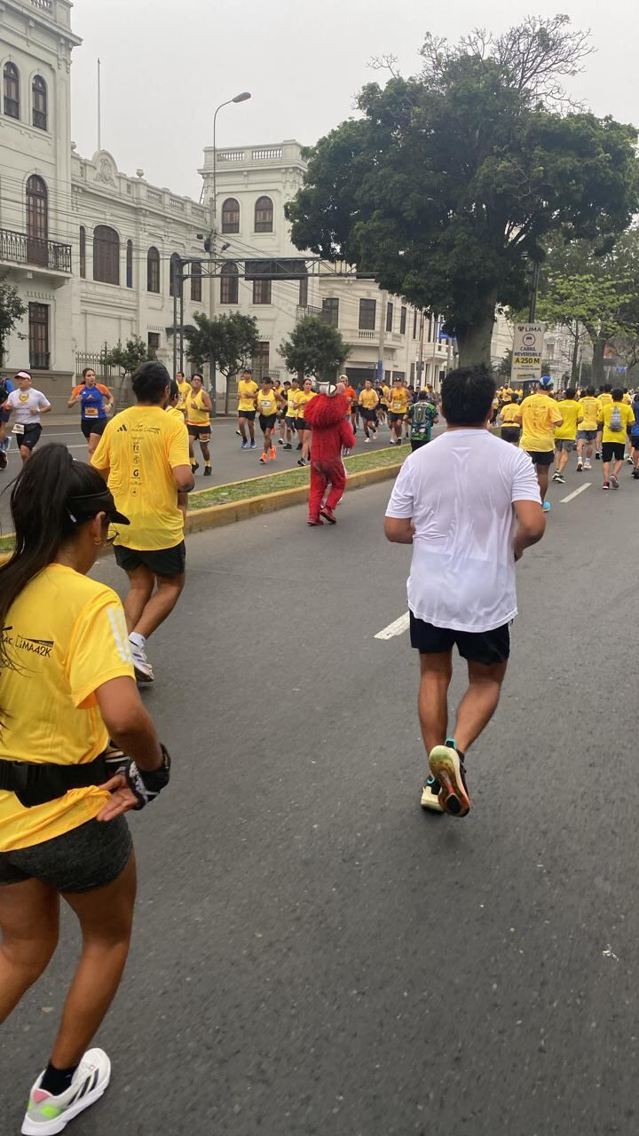 El Elmo se robó los aplausos en Lima 42k