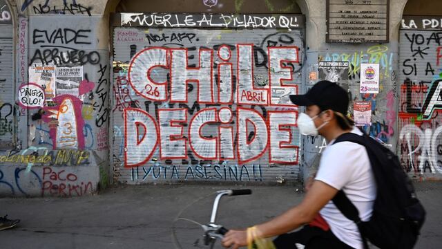 ¿Por qué es histórico e inédito el plebiscito constitucional de Chile? Te lo explicamos en 4 claves