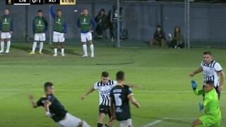 El cruce quirúrgico de Carlos Zambrano para evitar gol de Libertad | VIDEO