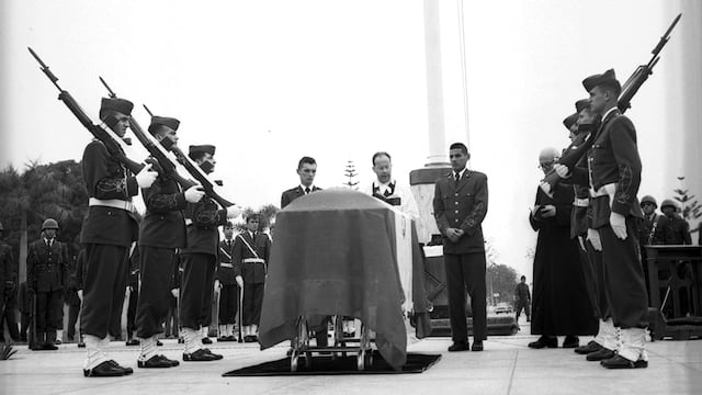 Lima, 21 de setiembre de 1961. El día que se trasladaron a Lima los restos del héroe de la Aviación Peruana, José Abelardo Quiñones. (Foto: Archivo Histórico de El Comercio)