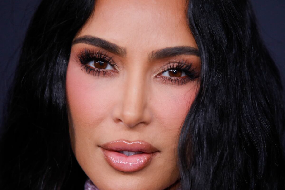 Kim Kardashian rindió tributo a Salma Hayek en el día de Halloween (Foto: AFP)