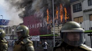 Violentos enfrentamientos durante marcha por el Día del Trabajo en Chile | FOTOS