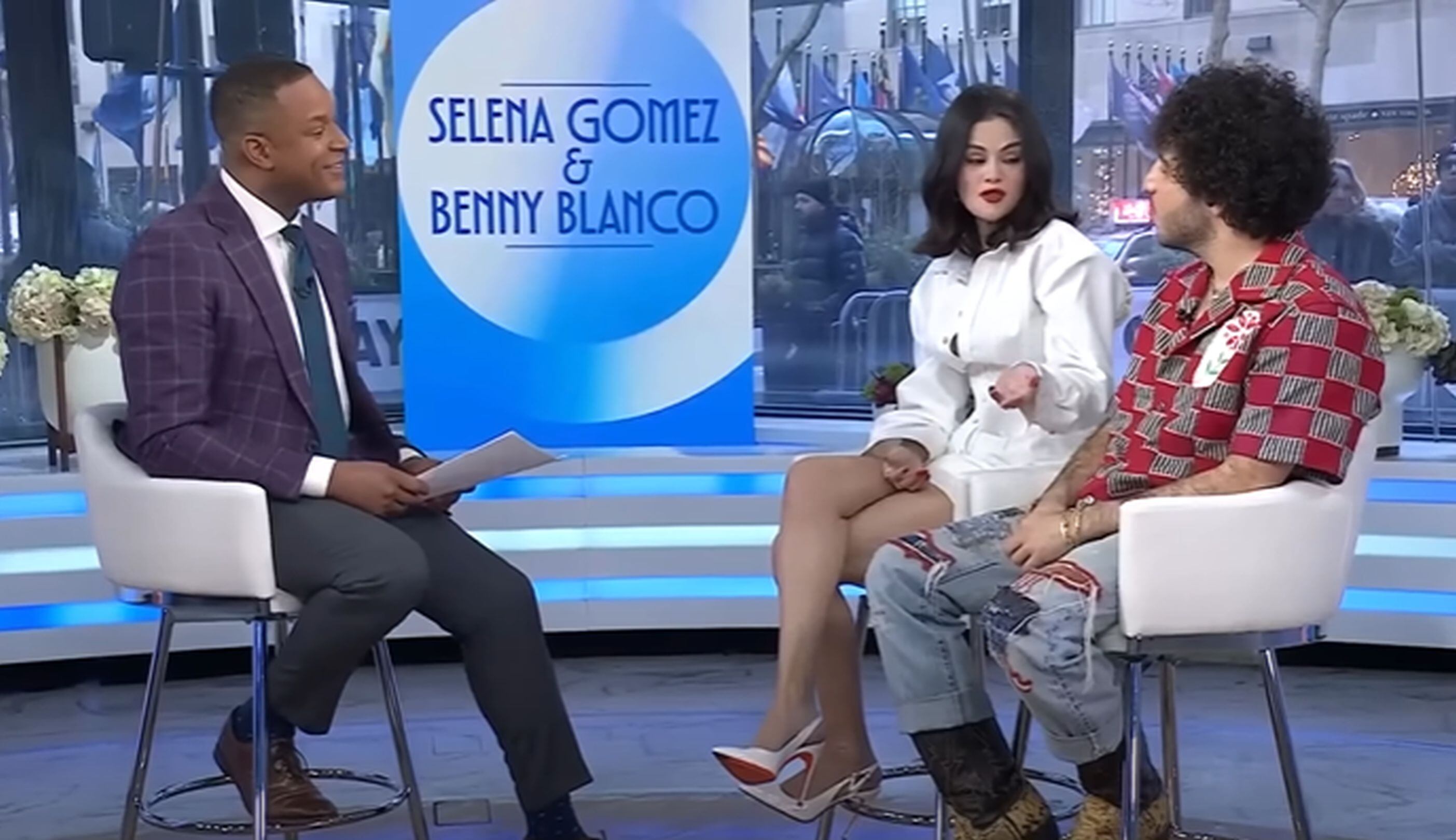 Selena Gomez y Benny Blanco siendo entrevistados en el programa ‘Today’. (Foto: TODAY / YouTube)