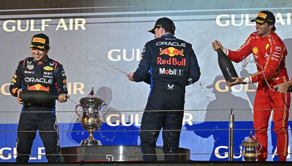 Resultado y resumen del GP de BARÉIN 2024: con Max Verstappen, Checo Pérez y Carlos Sainz en el podio| Foto: AFP