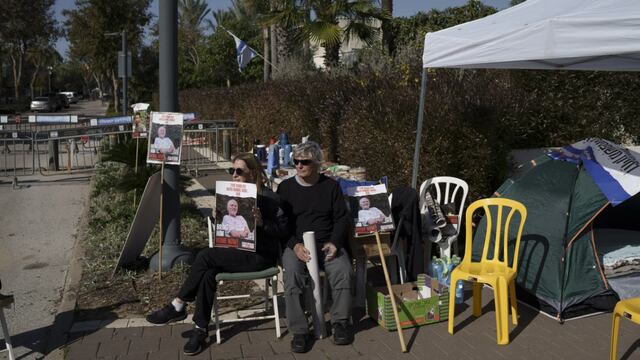 Familias de los rehenes de Hamas montan un campamento ante segunda residencia de Netanyahu 