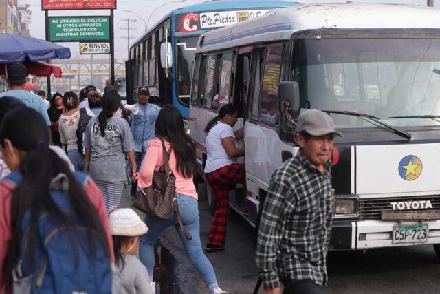 Usuarios se desplazan con normalidad para llegar a sus centros de labor. Foto: Joseph Angeles/ @photo.gec