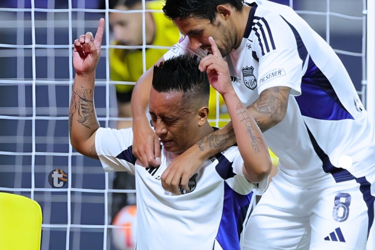 Cueva festeja su primera anotación con Emelec (Foto: GEC)