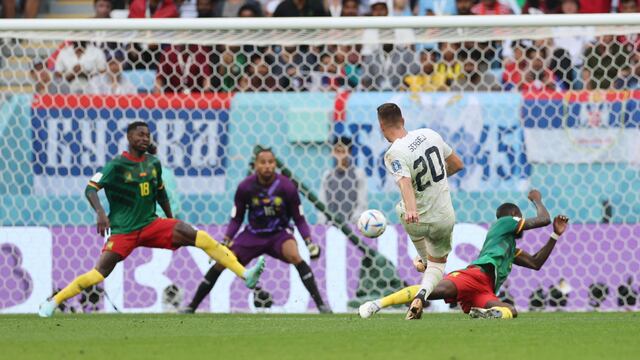 En solo dos minutos: Pavlović y Milinković-Savić dieron vuelta para el 2-1 de Serbia vs. Camerún | VIDEO