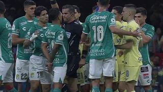 Árbitro agredió a jugador en el América - León | VIDEO