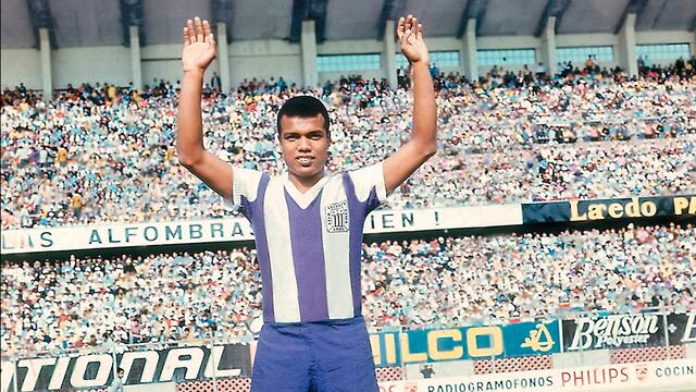 Teófilo Cubillas y la historia de la foto viral con sus descubridores en Alianza Lima 