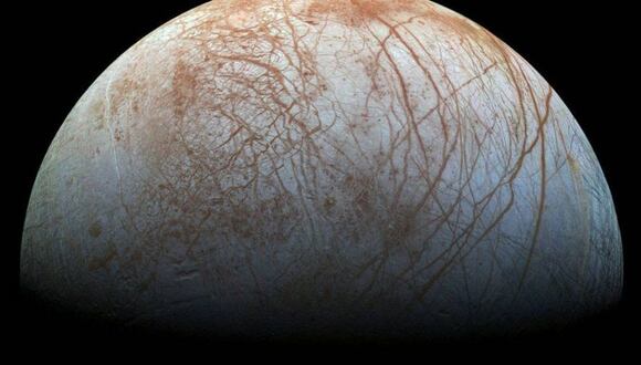 Europa, una de las lunas heladas de Júpiter es el lugar de nuestro Sistema Solar con más posibilidades de albergar vida extraterrestre. (EPA).