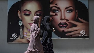 Los talibanes dicen que el velo será obligatorio para las mujeres en Afganistán, pero no la burka