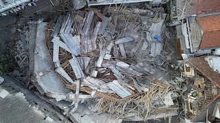 Casi 60 personas siguen atrapadas bajo los escombros de escuela derrumbada en Indonesia