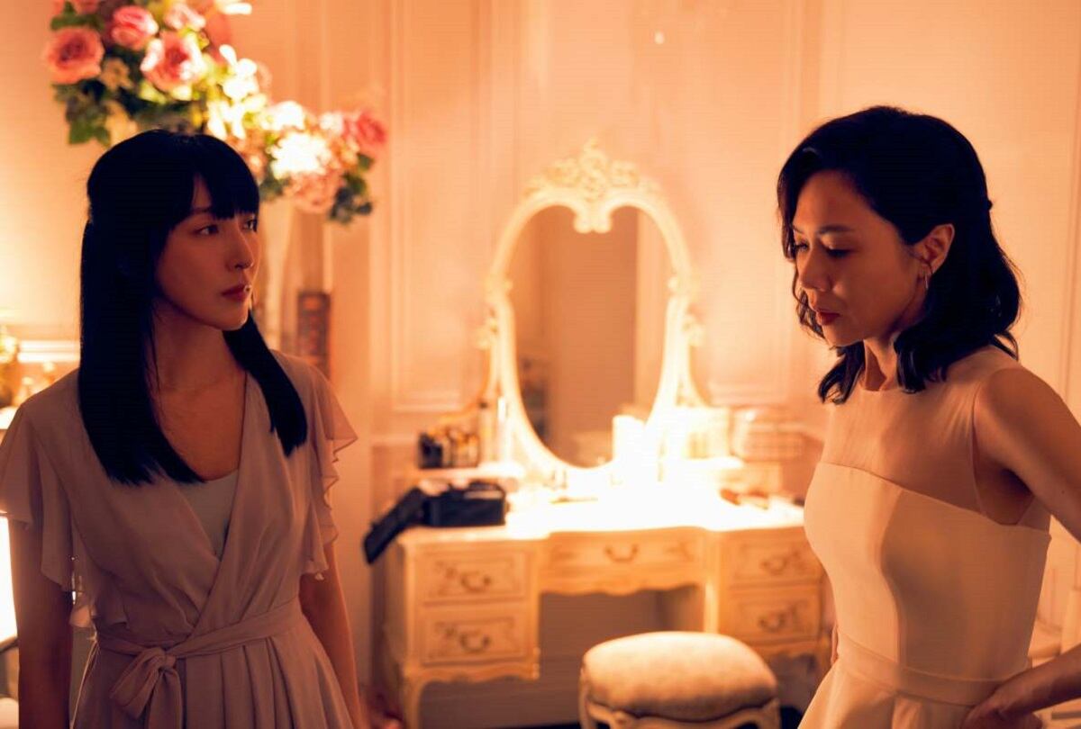 Las actrices Chou Fan y Hsueh Ya-chih tomaron camino separados tras el incidente que terminó con su amistad en la serie taiwanesa "Nacidas para brillar" (Foto: Netflix)