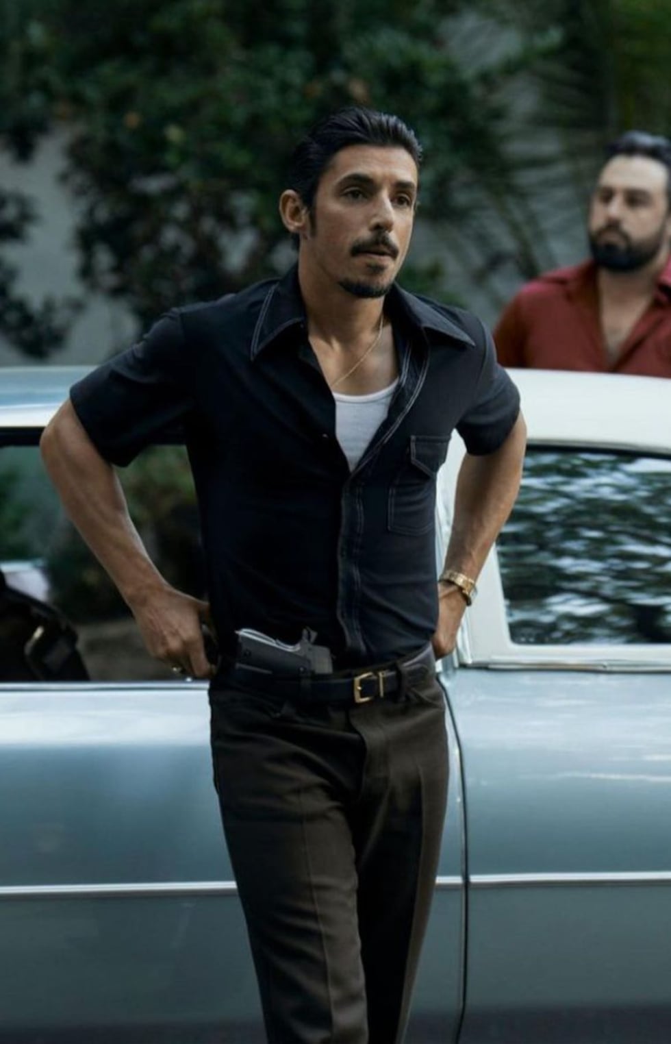 Alberto Guerra en "Griselda", dando vida a Darío Sepúlveda, quien se embarca en la desafiante misión de encontrar a Griselda y llevarla de vuelta a Colombia, pero se enamora de ella y se convierte en su tercer esposo (Foto: Netflix)