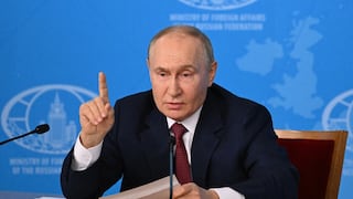 Rusia dice que Ucrania debería “pensar” en retirar sus tropas ya que su posición en el frente empeora