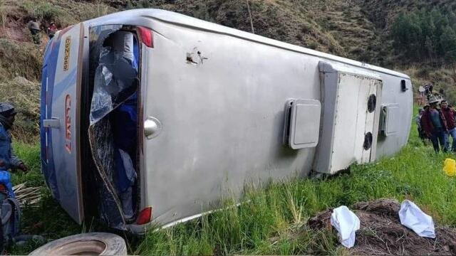 Cusco: volcadura de bus deja un turista fallecido y 30 heridos