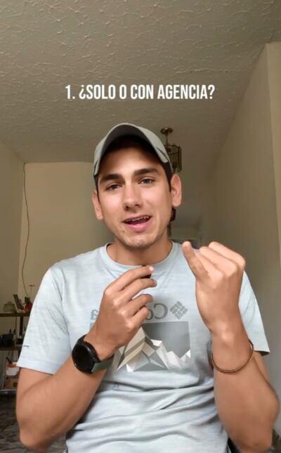 Antes de la entrevista, pagó por una revisión profesional de su formulario para corregir y actualizar datos, lo que le dio mayor seguridad. (Foto: @alejo.viajero / TikTok)