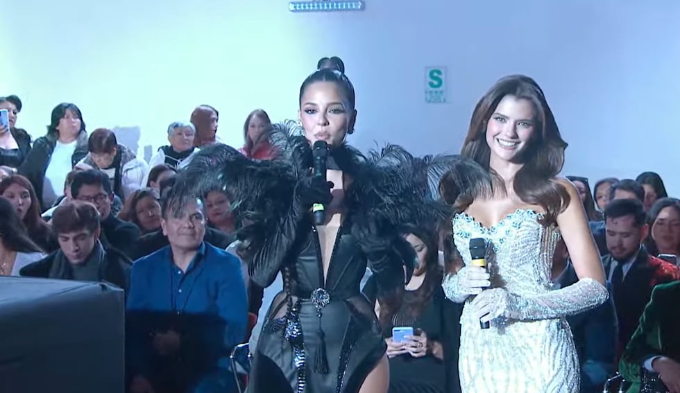 Luciana Fuster y Tatiana Calmell en el Miss Perú Universo 2025, en Cusco.