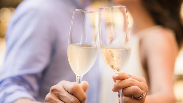Vinos espumantes en San Valentín: las diferencias entre champagne, cava y prosecco 