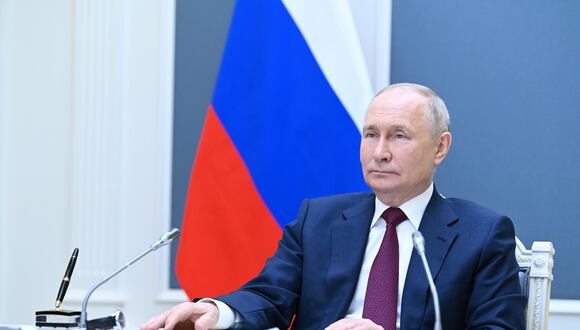 El presidente de Rusia, Vladimir Putin, asiste a una reunión del Consejo de Jefes de Estado de la Organización de Cooperación de Shanghai (OCS) a través de una videoconferencia. (EFE/EPA/ALEXANDER KOZAKOV/SPUTNIK/KREMLIN).