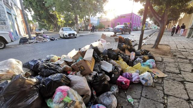 Crisis en México: Pilas de basura inundan ciudad colonial de Oaxaca | VIDEO