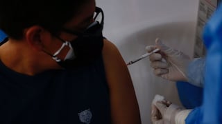 Ministro de Salud sobre aplicación de tercera dosis de vacuna: “Se está evaluando y estamos elaborando protocolos” 