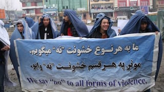 Afganos se vistieron de mujer para protestar por la igualdad