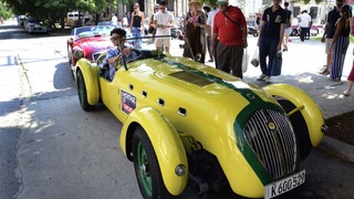 Museo rodante: Autos antiguos circulan impecables en Cuba