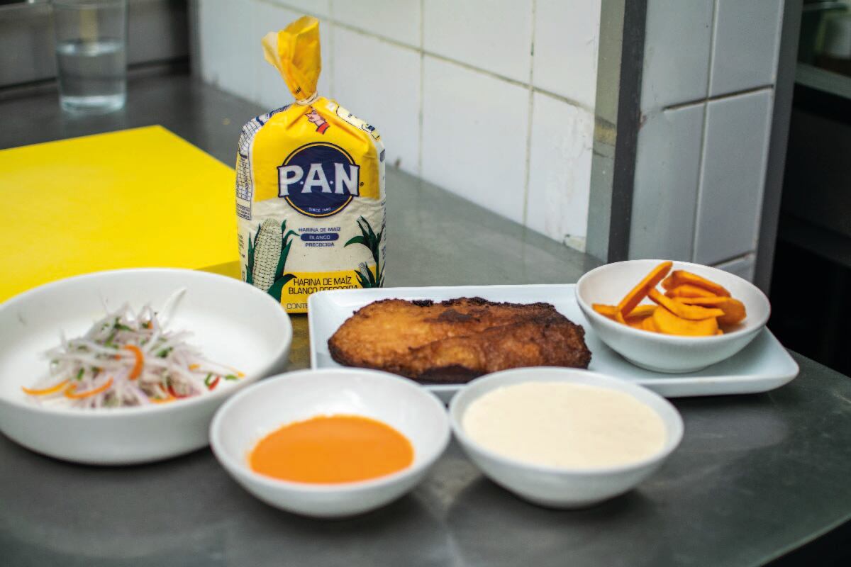 Ingredientes usados para la elaboración de la arepa chicharronera.