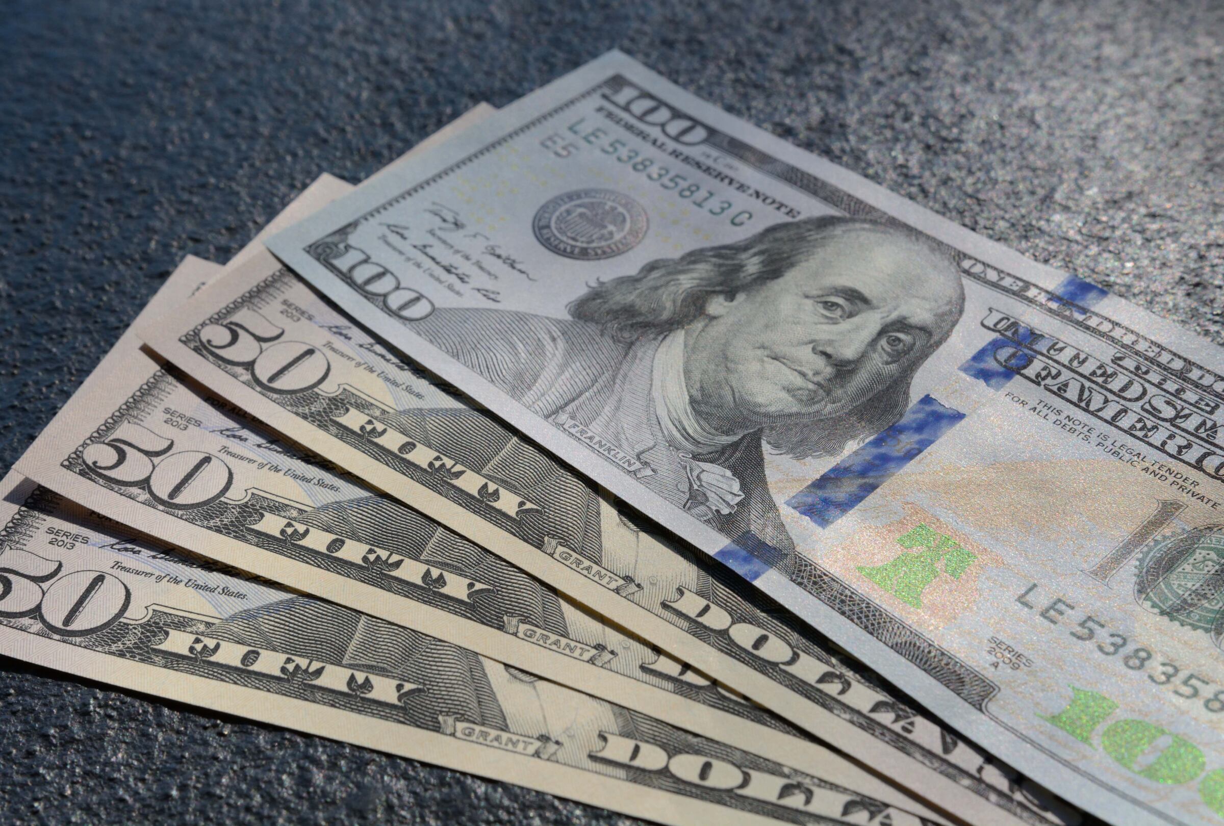 Así como hay coleccionistas de monedas, también hay de billetes y la cantidad de dinero que se invierte en ese pasatiempo es igual de alta (Foto: Freepik)