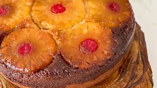 Inicia el verano 2024 con esta receta de una refrescante torta de piña