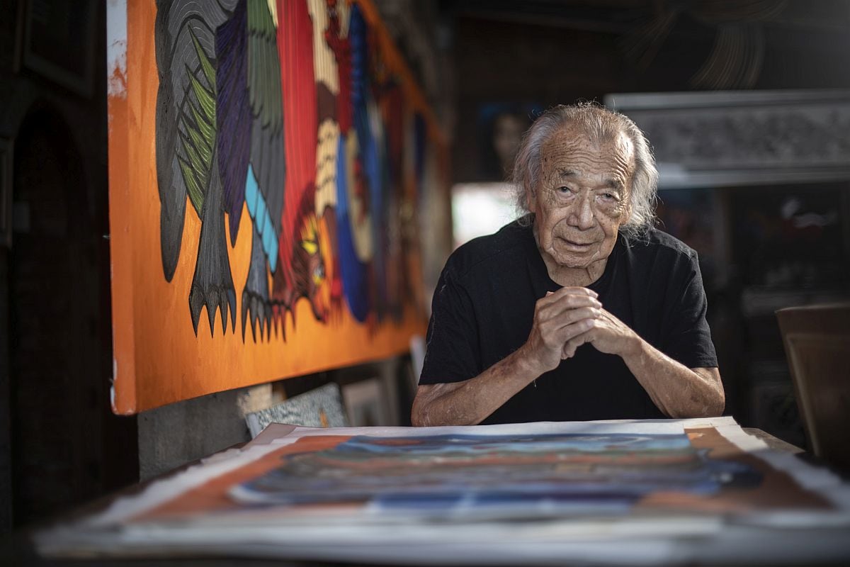 Víctor Delfín en su casa y estudio de arte en Barranco.