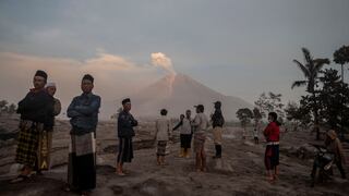 Erupción del volcán Semeru provoca la evacuación de cerca de 2.500 personas en Indonesia