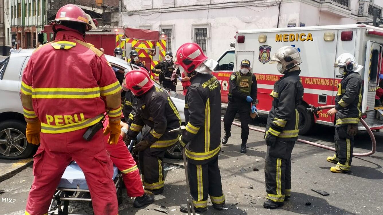Los bomberos garantizaron la atención de emergencias durante los días que dure el corte de agua anunciado en 22 distritos de Lima a partir del 6 de octubre | Foto: Referencial / El Comercio