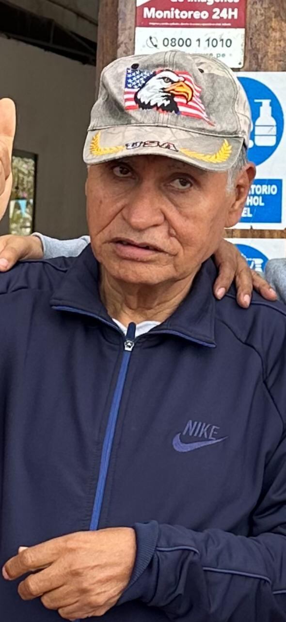 Según la alerta policial emitida, al momento de su desaparición, vestía una chompa color verde, pantalón buzo color azul y zapatillas blancas. Además, tenía puesta un gorra color crema con dibujo.